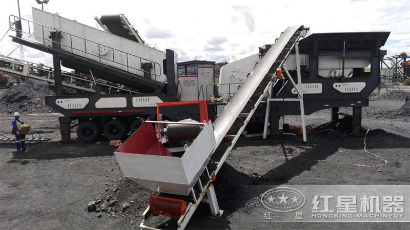 移動(dòng)式石料生產(chǎn)線(xiàn)現(xiàn)場(chǎng)